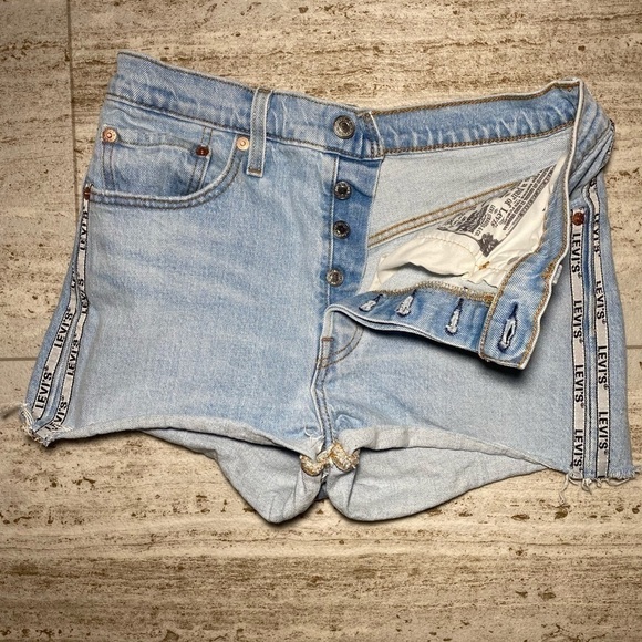 Levi’s 501 high rise button fly shorts. Size 28 - Picture 8 of 16